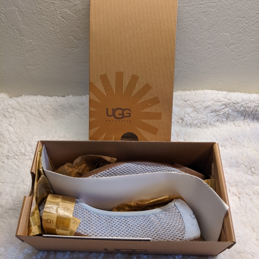 UGG woman slip-on's size 5